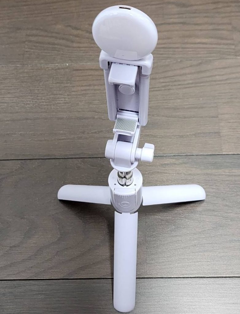 ３COINS のLED三脚自撮り棒画像