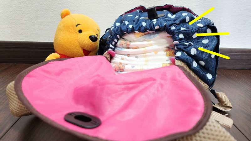 ダディッコのハーネスリュックにオムツを入れた写真